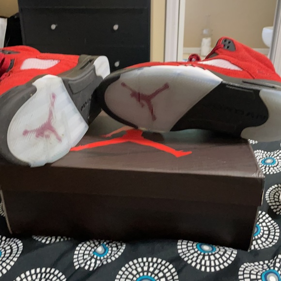 Jordan Retro 5’s (raging bull) - Picture 2 of 4